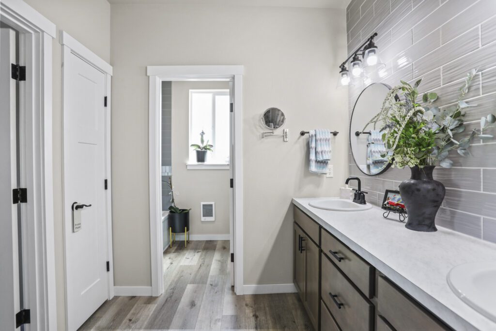 Home Plan 2248 primary bath.