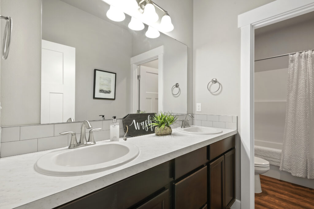 Home Plan 2248 bath.