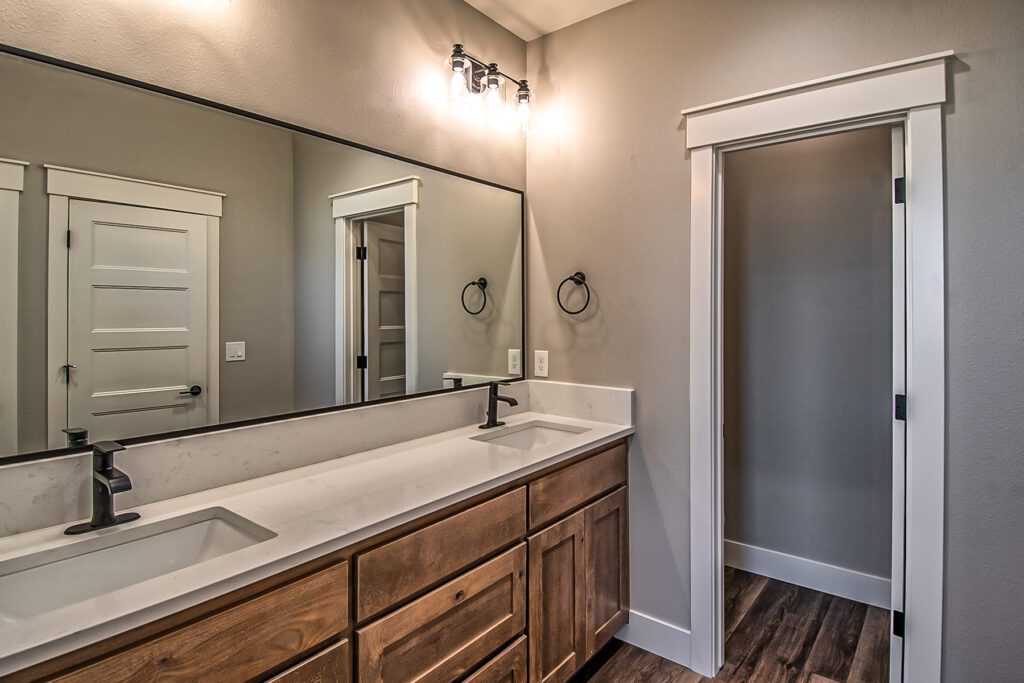 Home Plan 2248 primary bath.