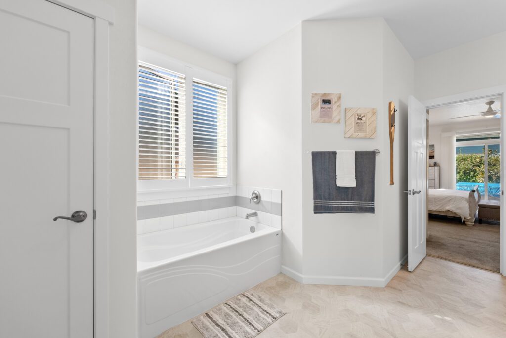 Home Plan 2232 primary bath.