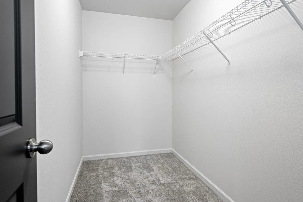 Home Plan 1721 closet.