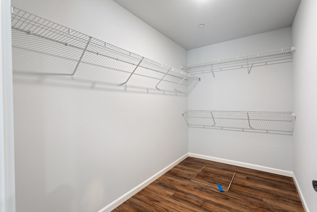 Home Plan 3464 walk in closet.