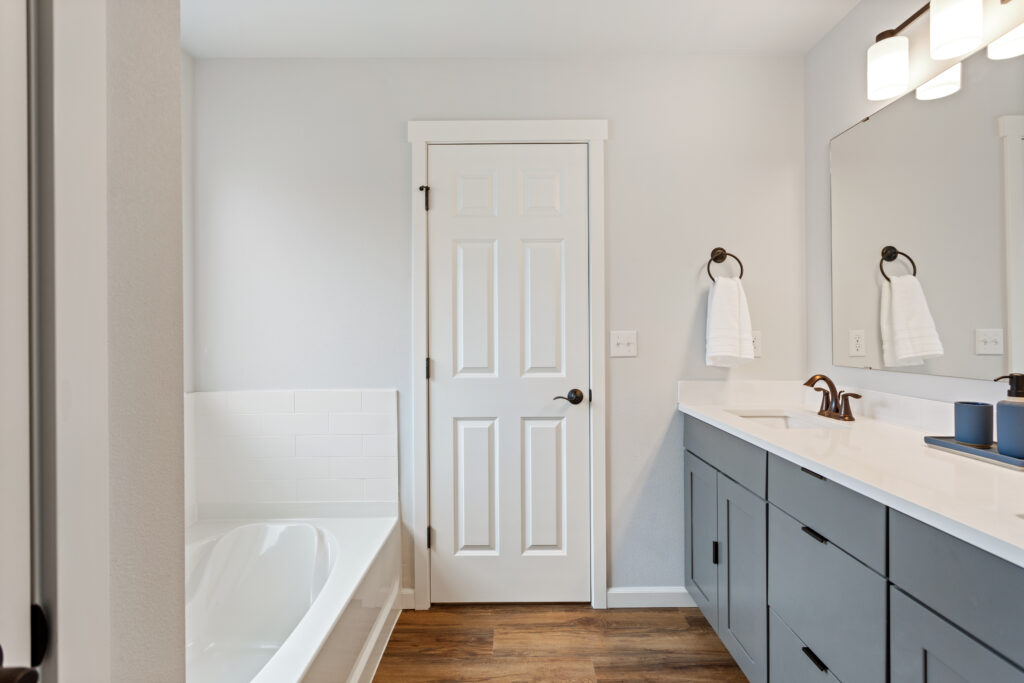 Home Plan 3464 bath.