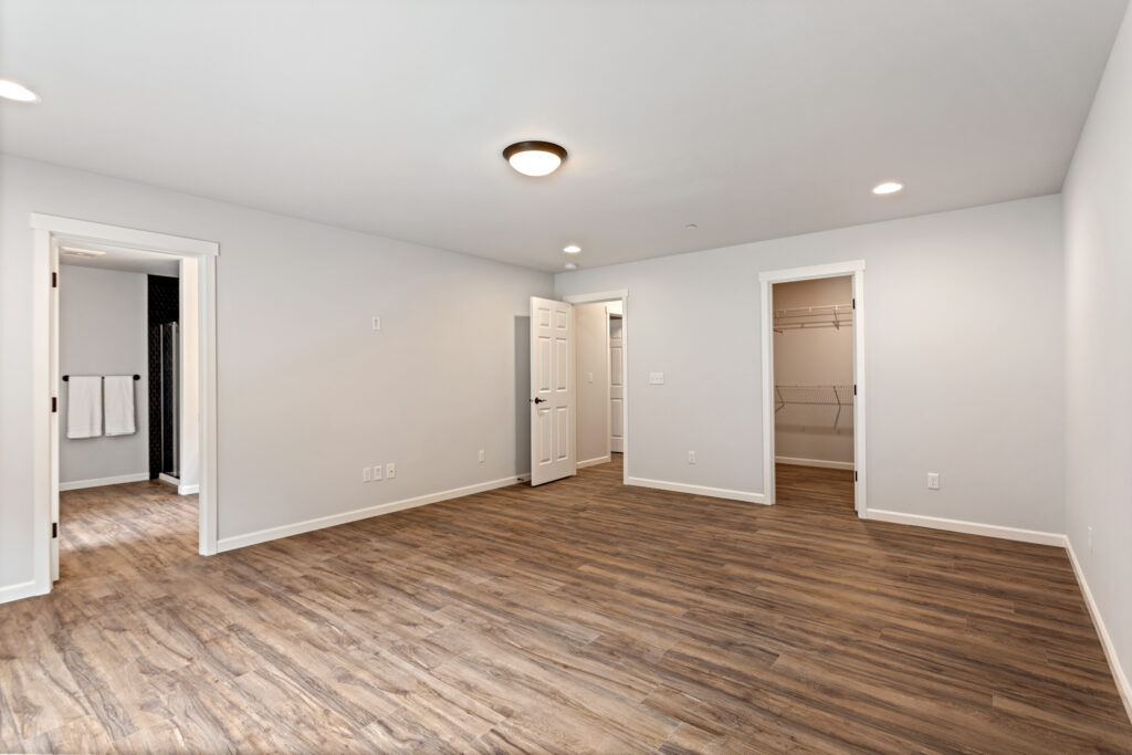 Home Plan 3464 primary suite.