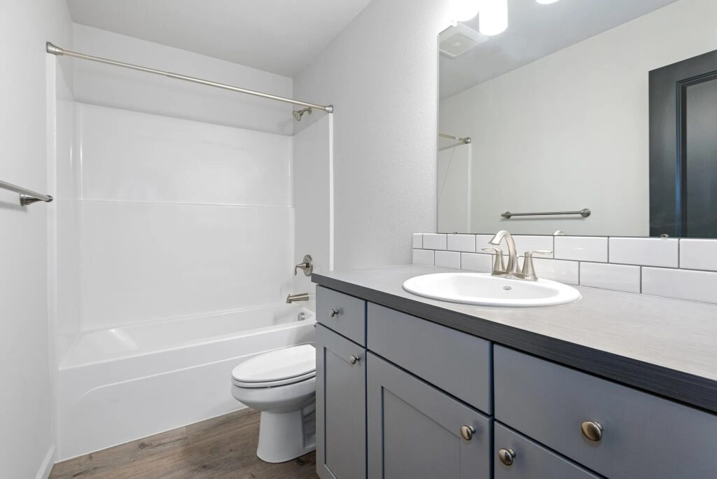 Home Plan 1721 bath.