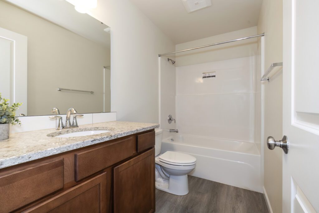 Home Plan 1248 bath.