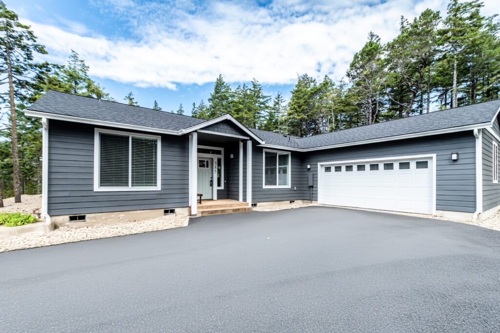 Home Plan 1940B front exterior.