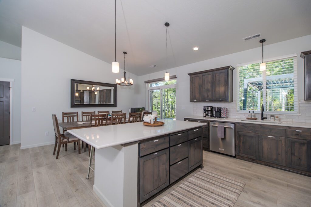 Home Plan 1940B kitchen and dining room.