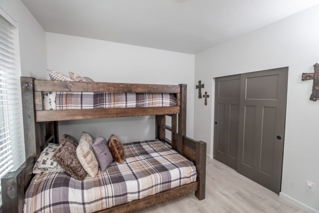 Home Plan 1940B bedroom.