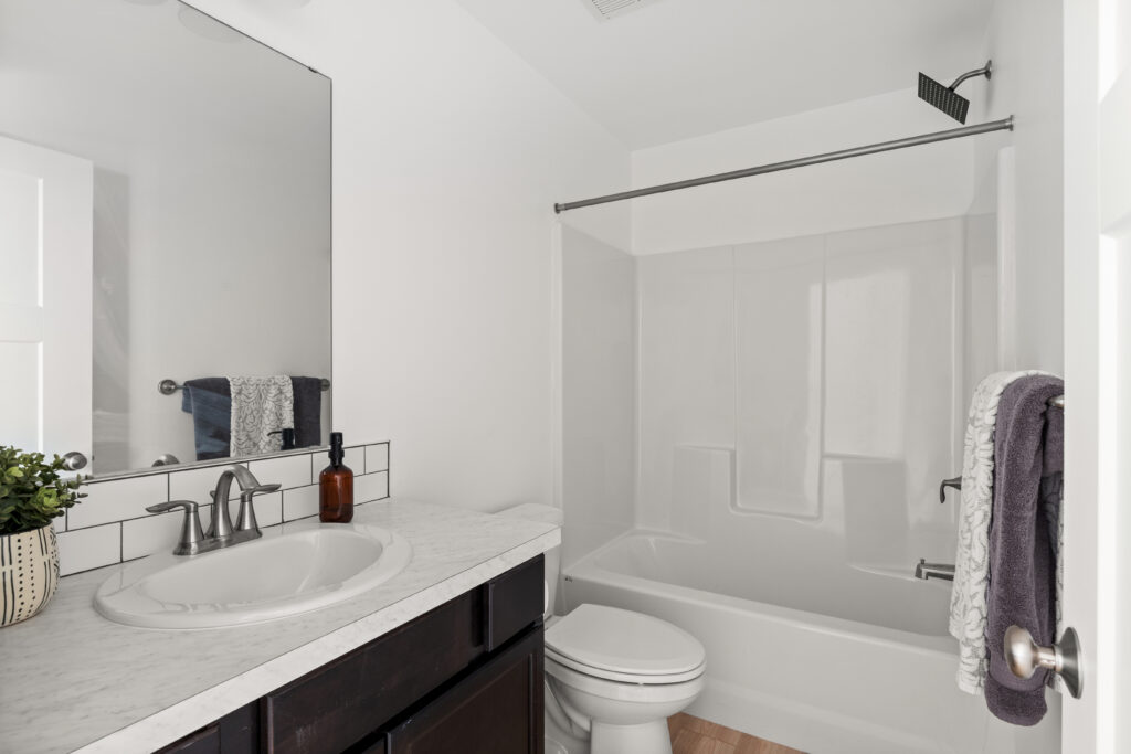 Home Plan 1491 bath.