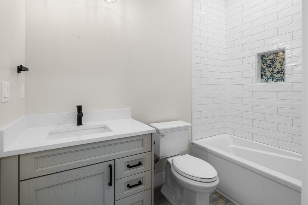 Home Plan 3711 bath.