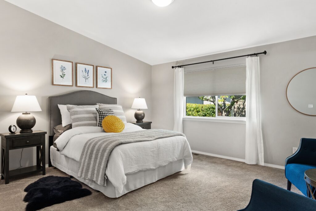 Home Plan 1716 primary suite.