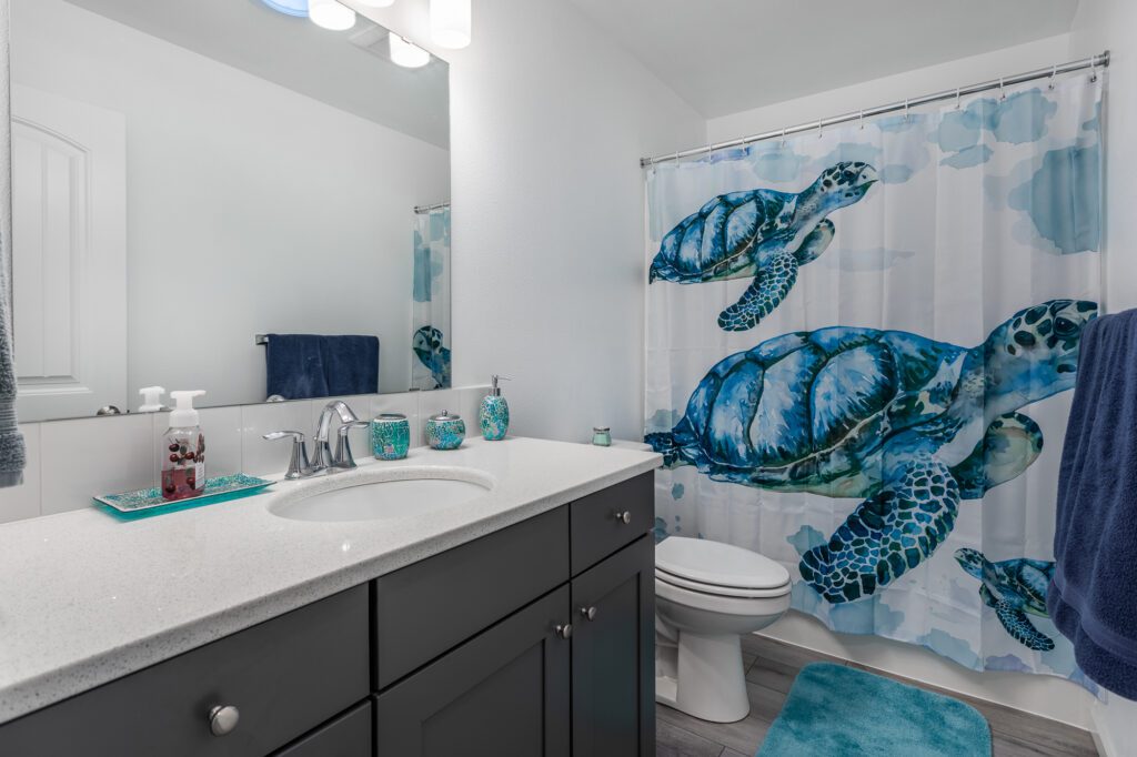 Home Plan 1382 bath.