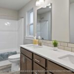 Home Plan 1675 primary bath.