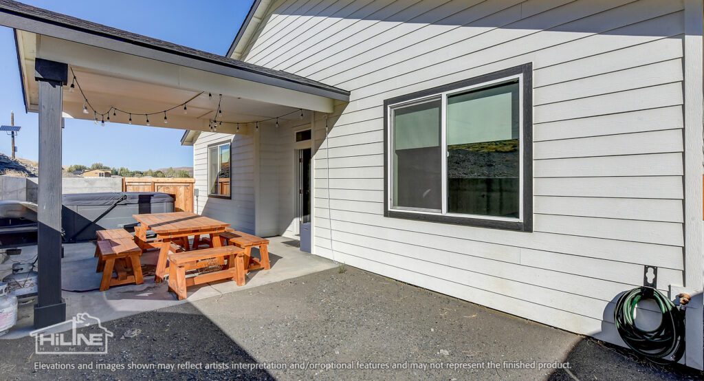 Home Plan 1883 back exterior patio.