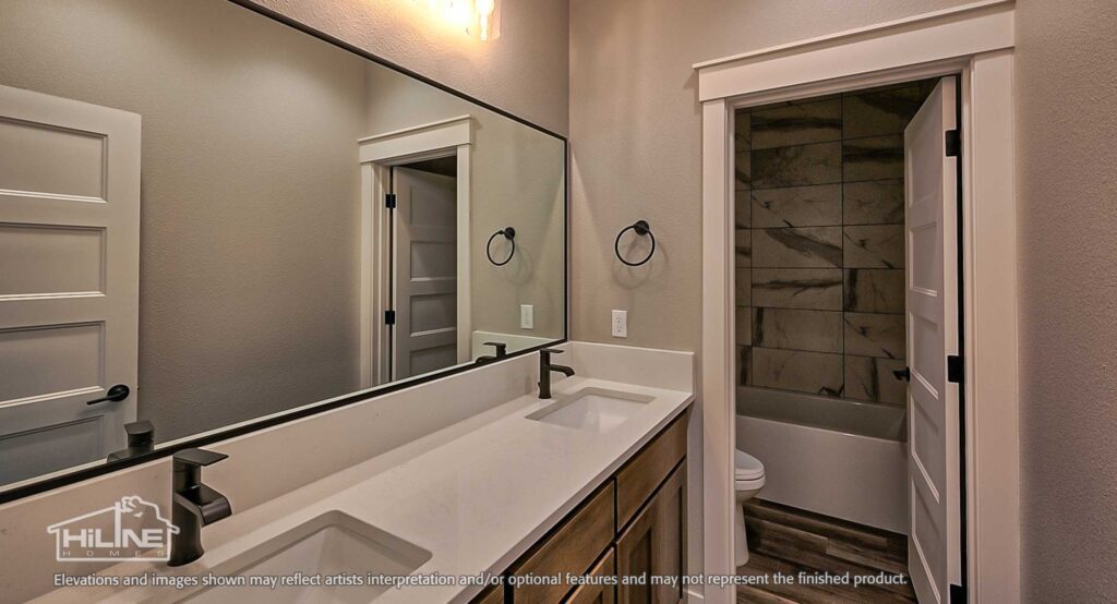 Home Plan 2576 bath.