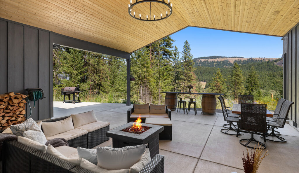 Back patio of home plan 3295.