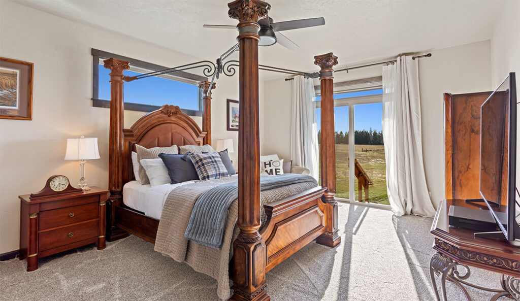 Primary suite bedroom.