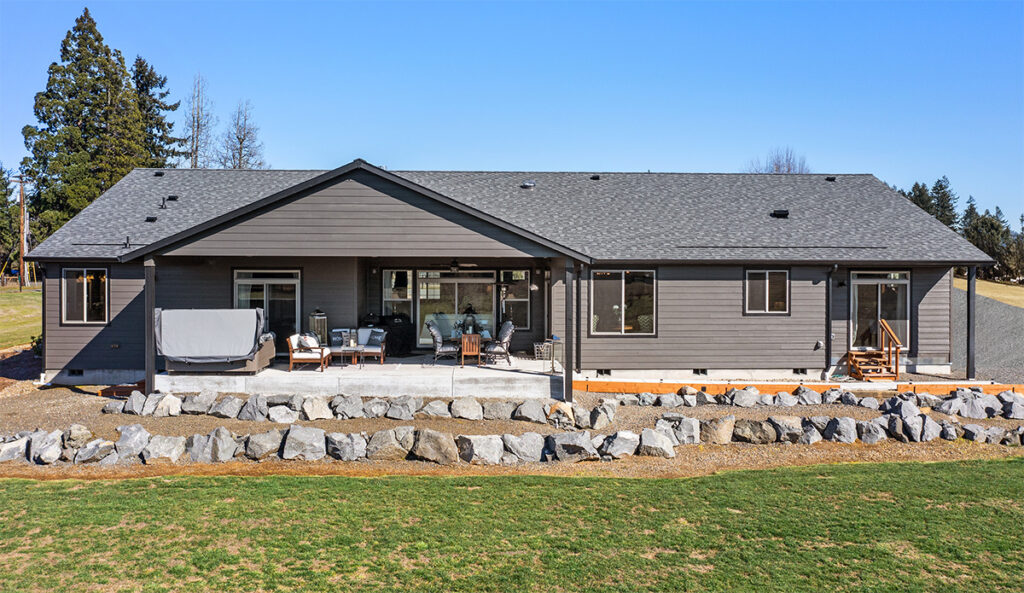 Back exterior of home plan 3464.