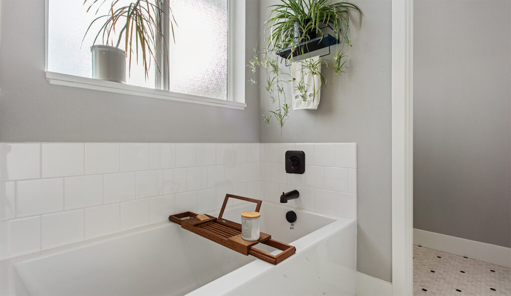 Soaker tub upgrade in home plan 3711.