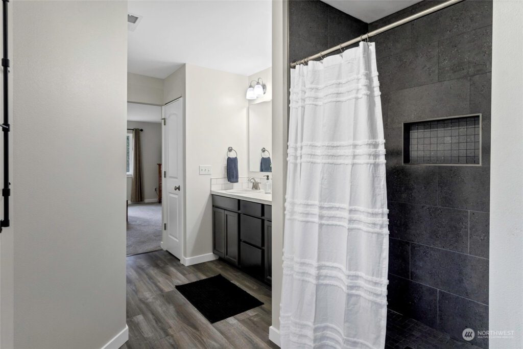 Home Plan 2232 primary bath.