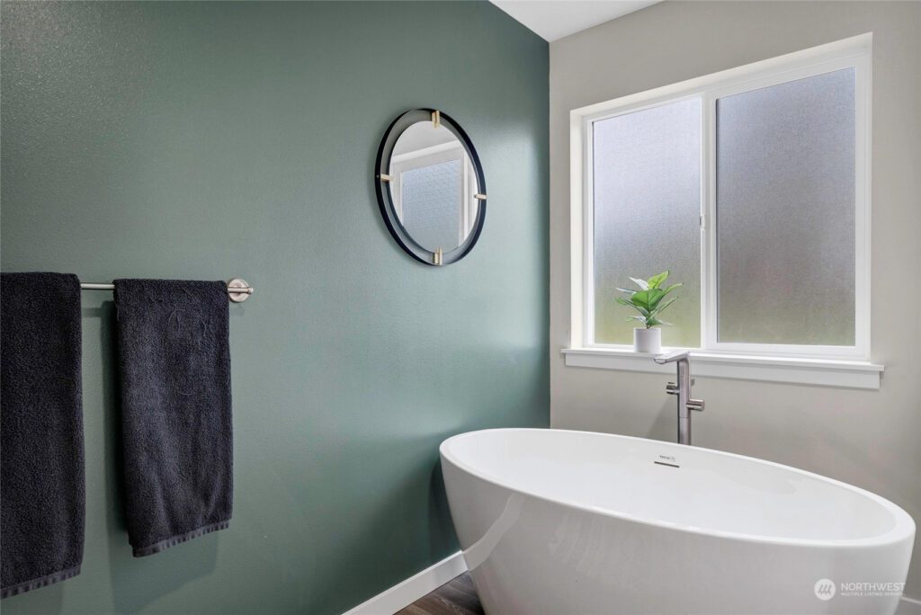 Home Plan 2232 Primary bath.