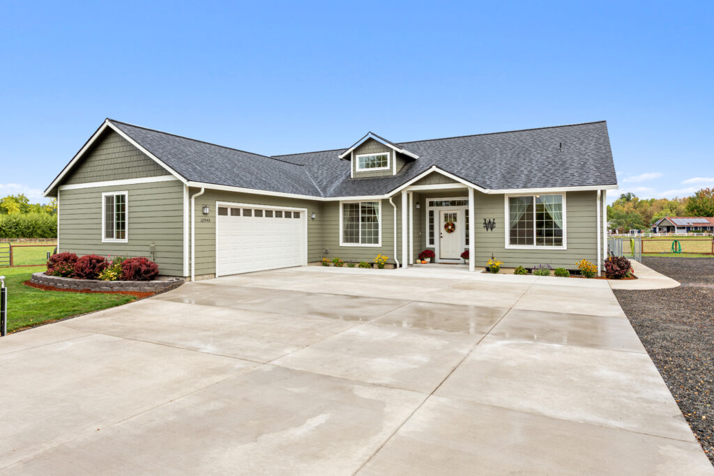 Home Plan 1940A front exterior.