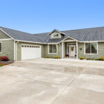 Home Plan 1940A front exterior.