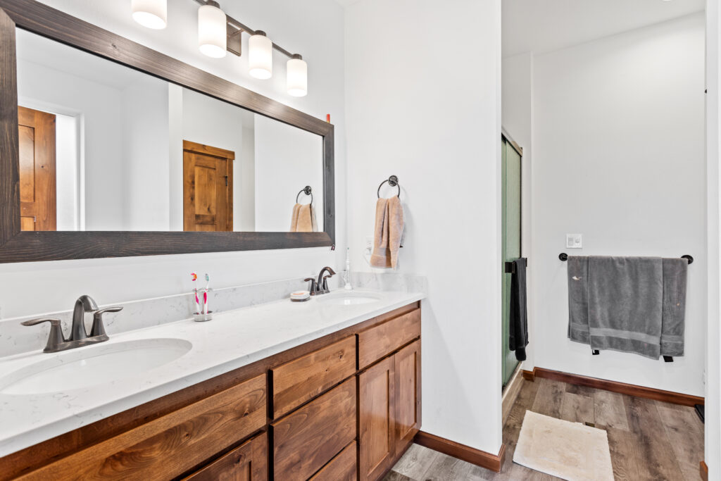 Home Plan 2443 bathroom.