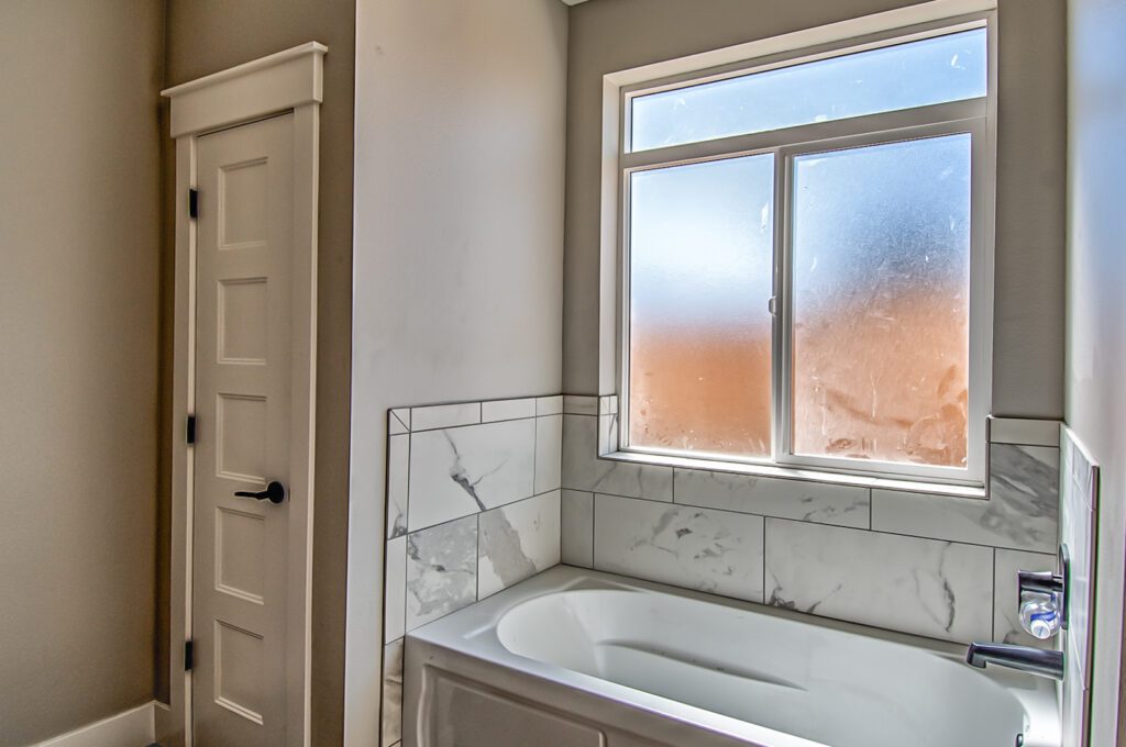 Home Plan 2232 primary bath.