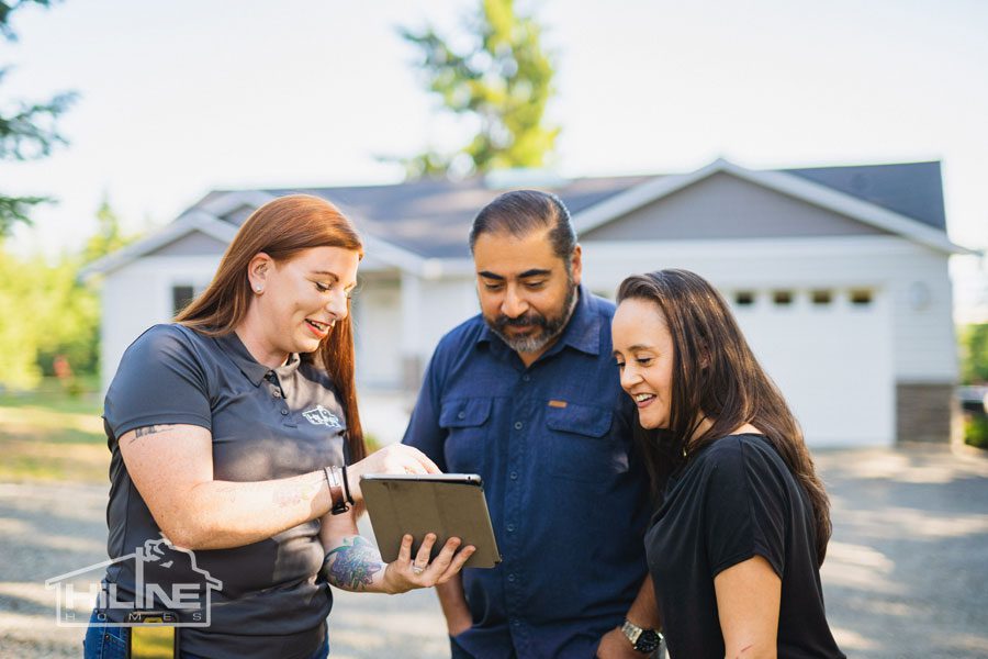 HiLine Homes consultant and family.