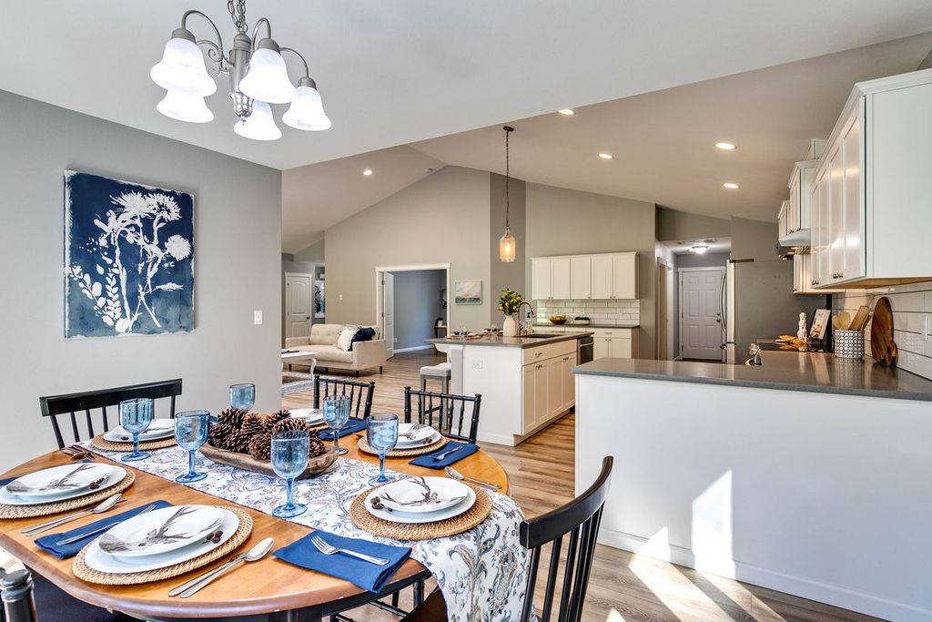 HiLine Homes dining and kitchen build.