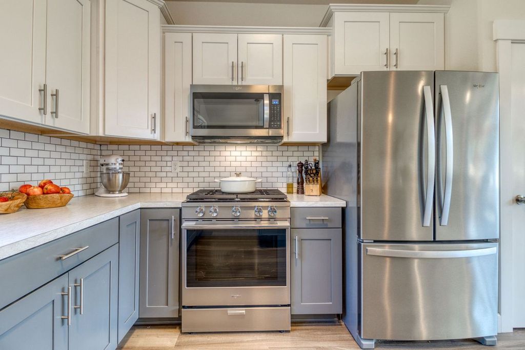 HiLine Homes kitchen build.