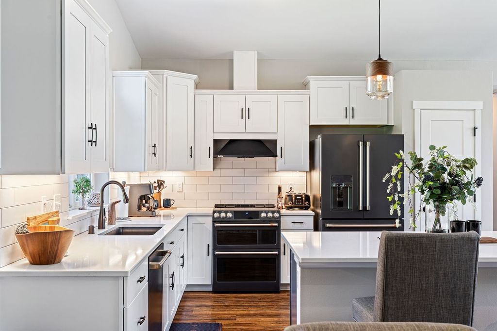 HiLine Homes kitchen build.