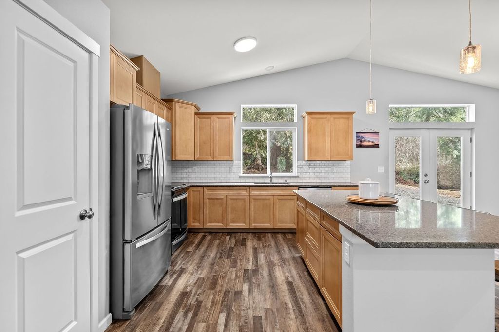 HiLine Homes kitchen build.