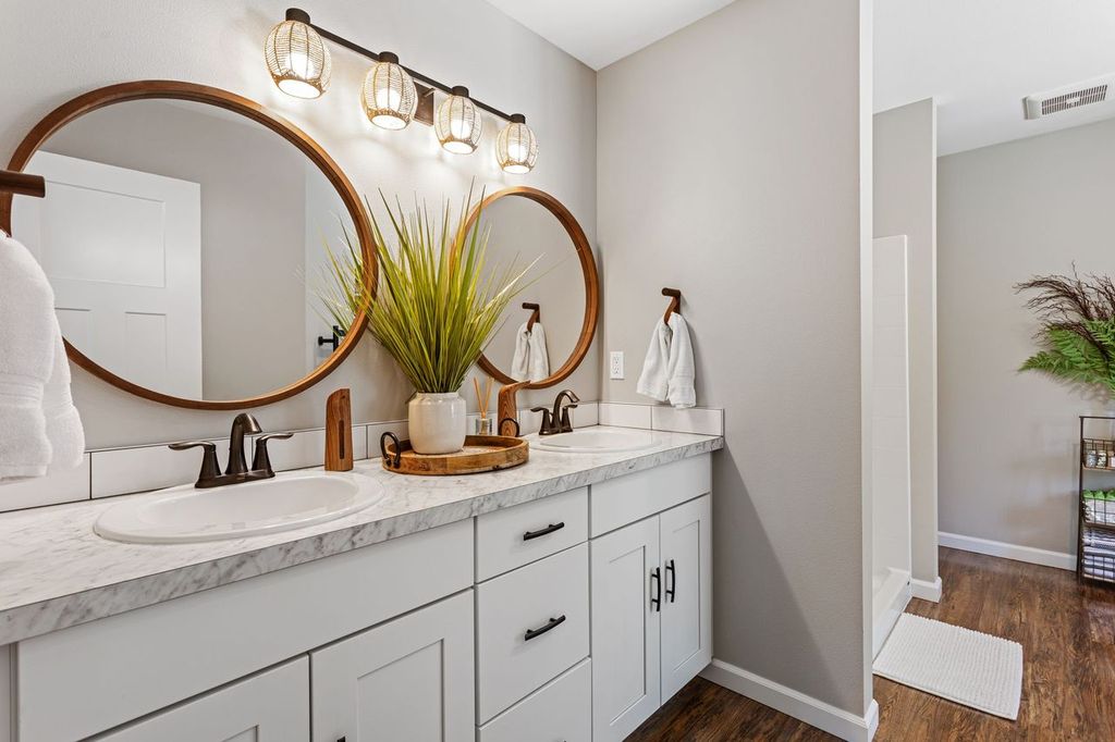 HiLine Homes primary bath build.