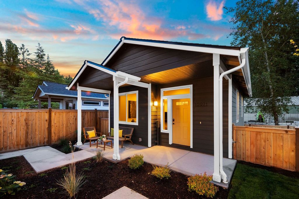 HiLine Homes exterior front ADU.