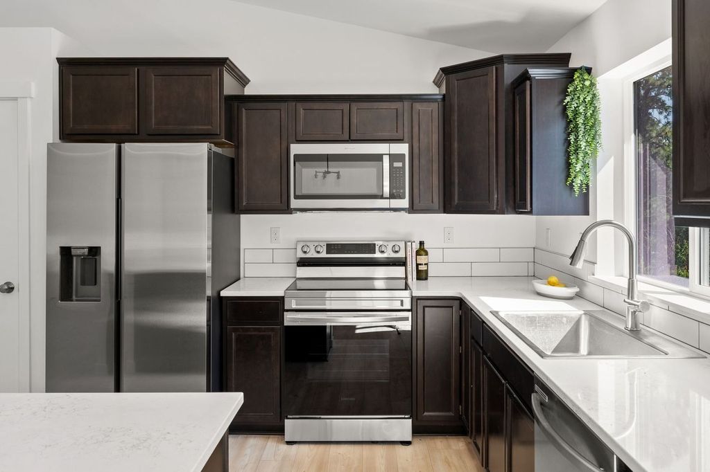 HiLine Homes kitchen.
