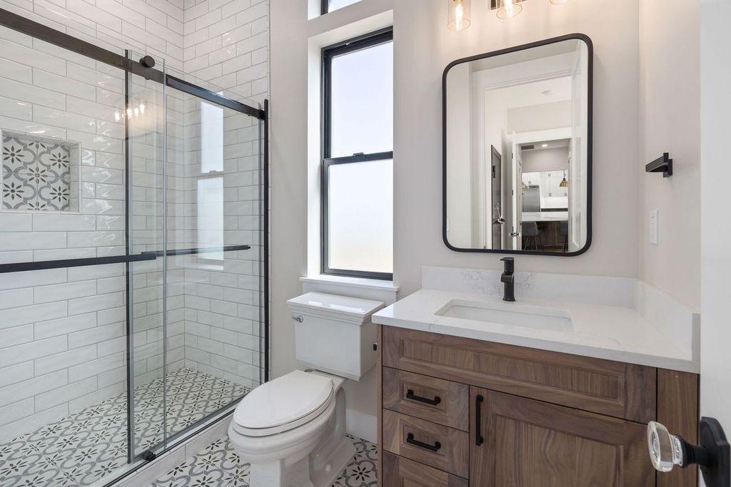 HiLine Homes bathroom build.