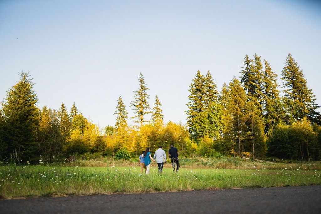 HiLine Homes finding land image.